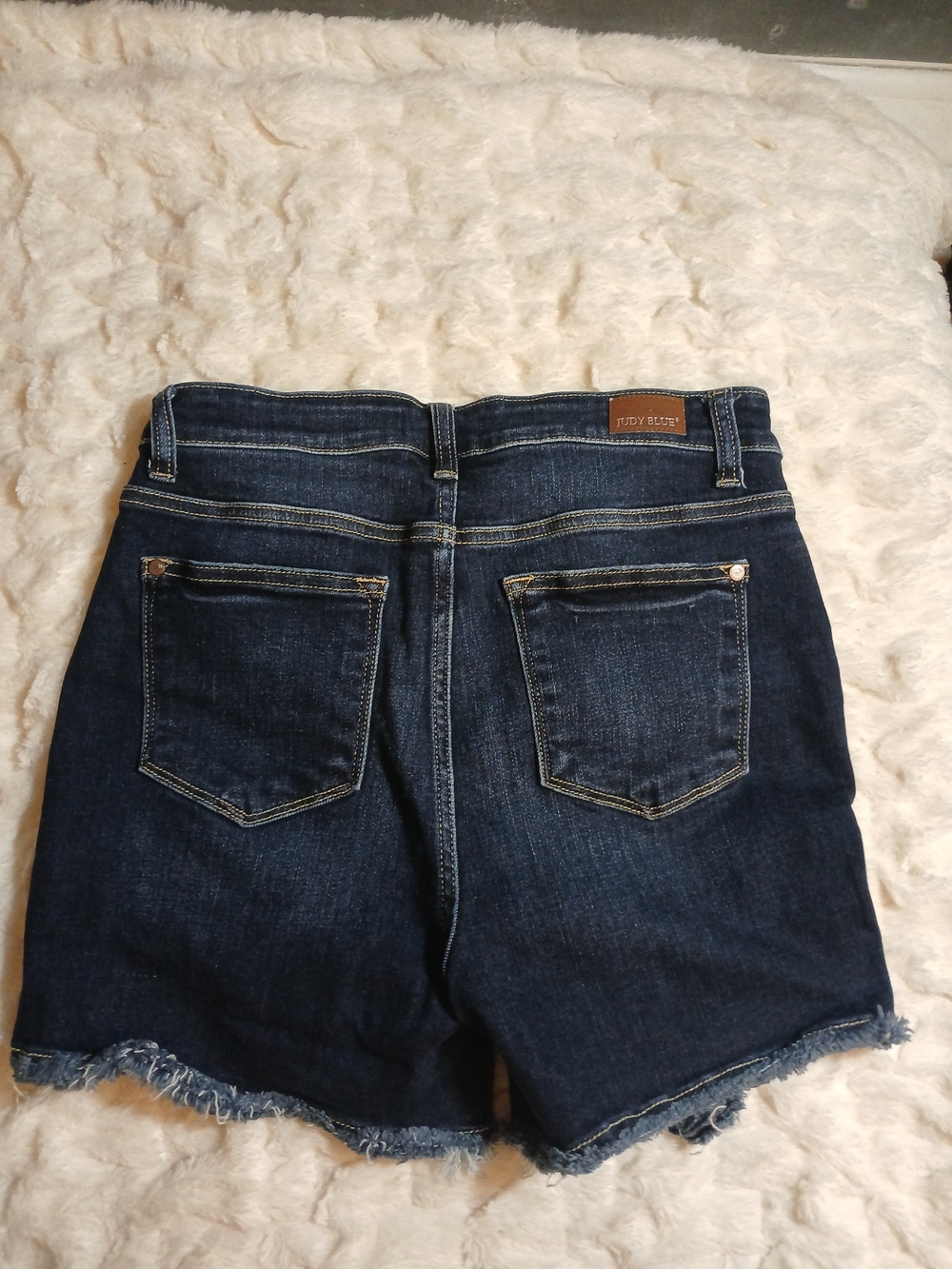 Judy Blue Distressed Cut Off Denim Shorts Womens Size L High Rise Dark Wash - Picture 2 of 8